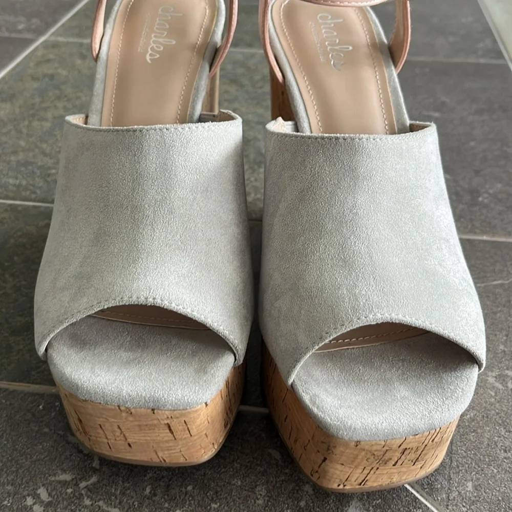 Charles David Dory Faux Suede Platform Wedge 8.5.